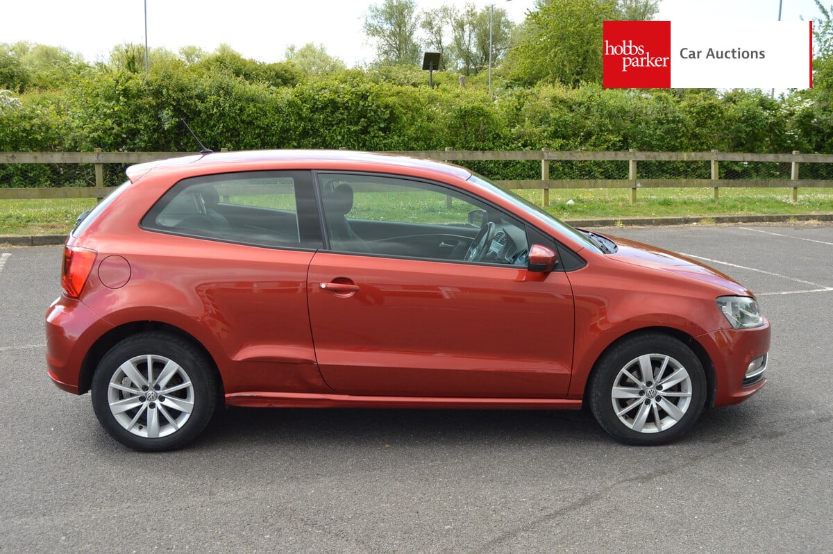 VOLKSWAGEN POLO SE image 2
