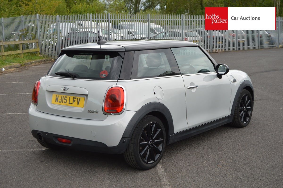 MINI COOPER AUTO image 3