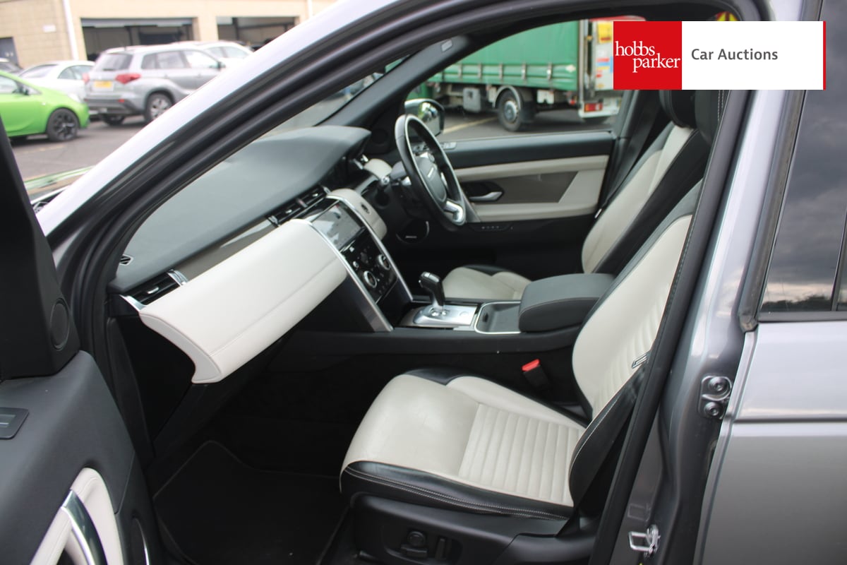 LAND ROVER DISCOVERY SPORT R-DYN SE D A image 13