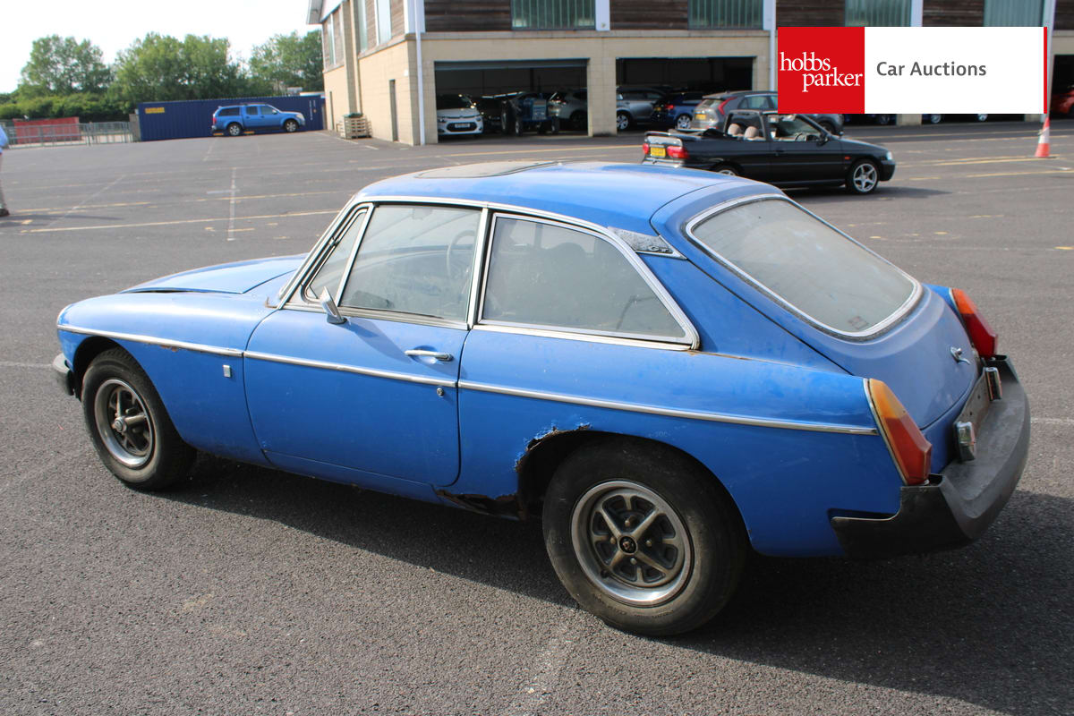 MG B GT image 5