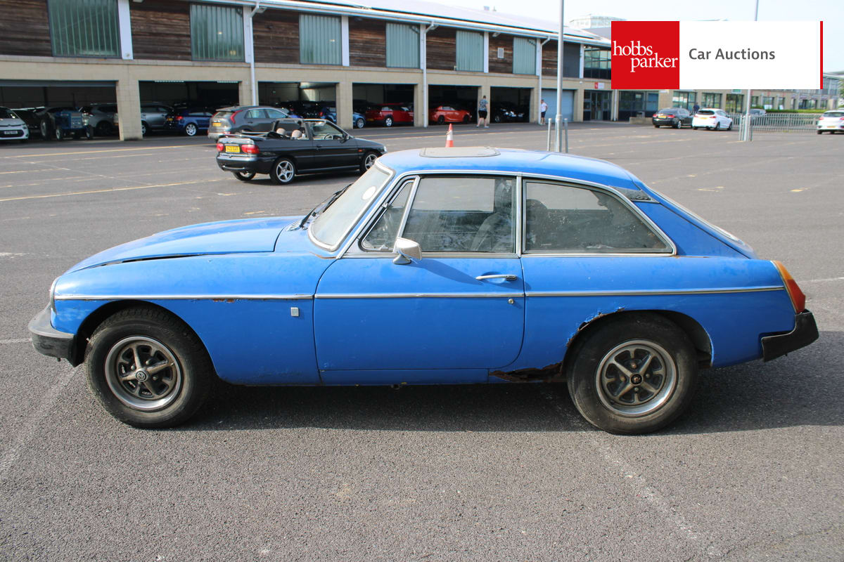 MG B GT image 6