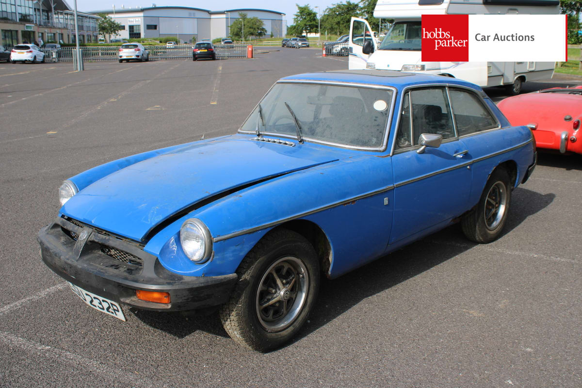 MG B GT image 7