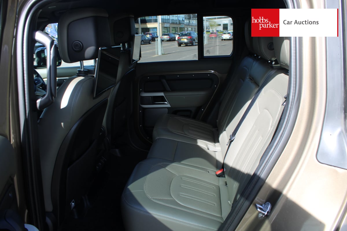 LAND ROVER DEFENDER HSE D MHEV AUTO image 14