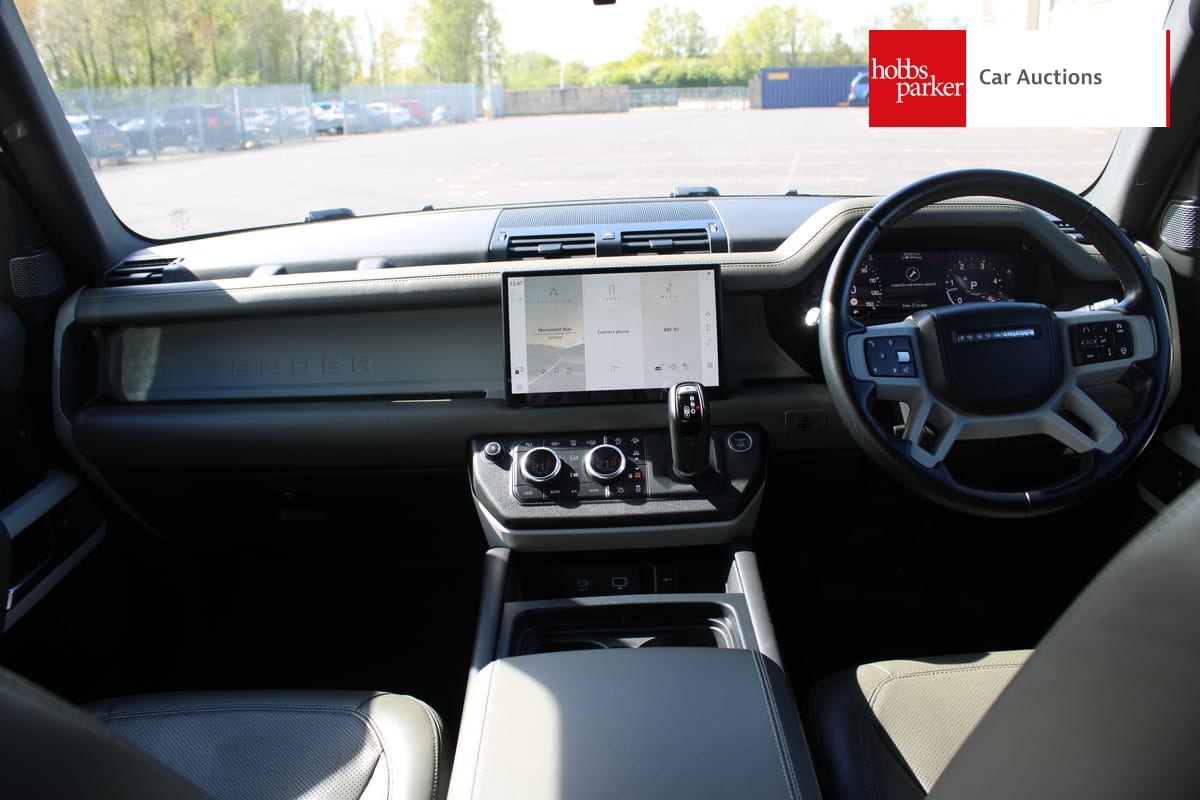 LAND ROVER DEFENDER HSE D MHEV AUTO image 16