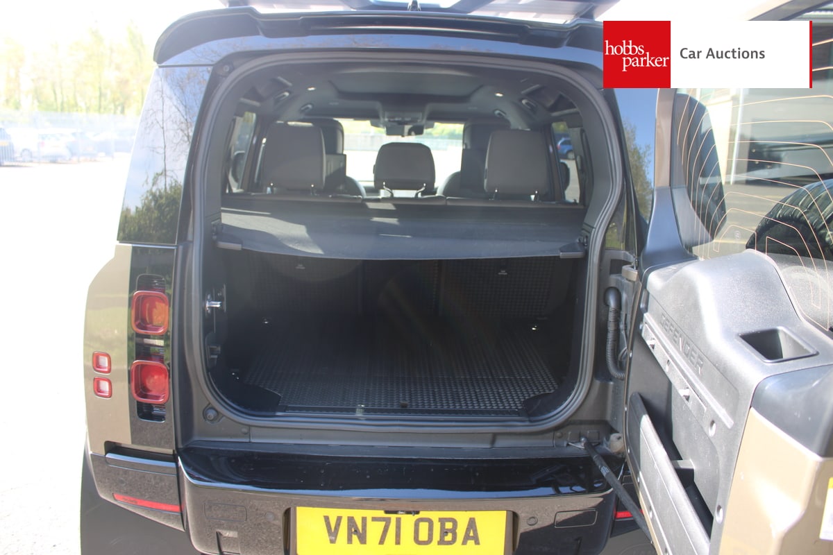 LAND ROVER DEFENDER HSE D MHEV AUTO image 19