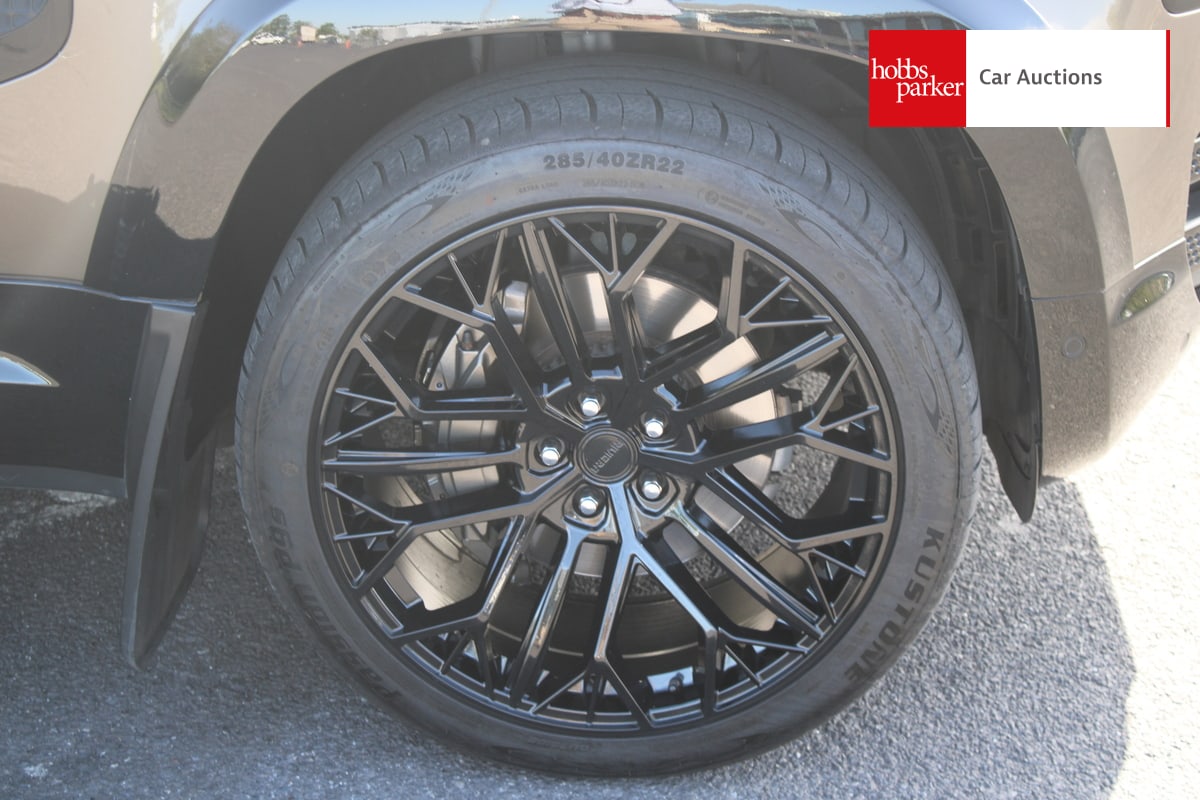 LAND ROVER DEFENDER HSE D MHEV AUTO image 9