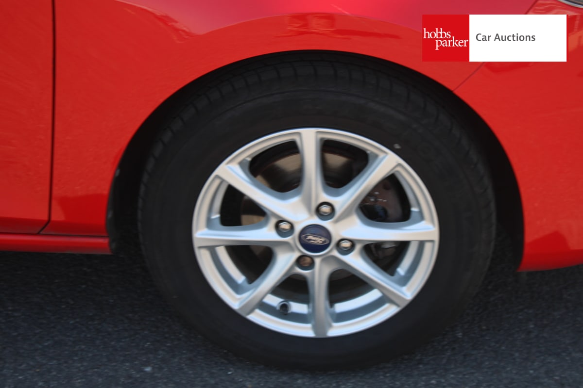 FORD FIESTA ZETEC image 9