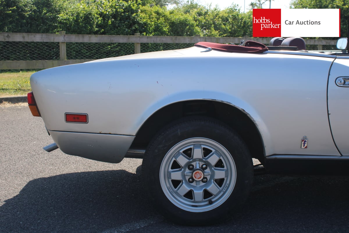 FIAT 124 SPIDER LHD image 10