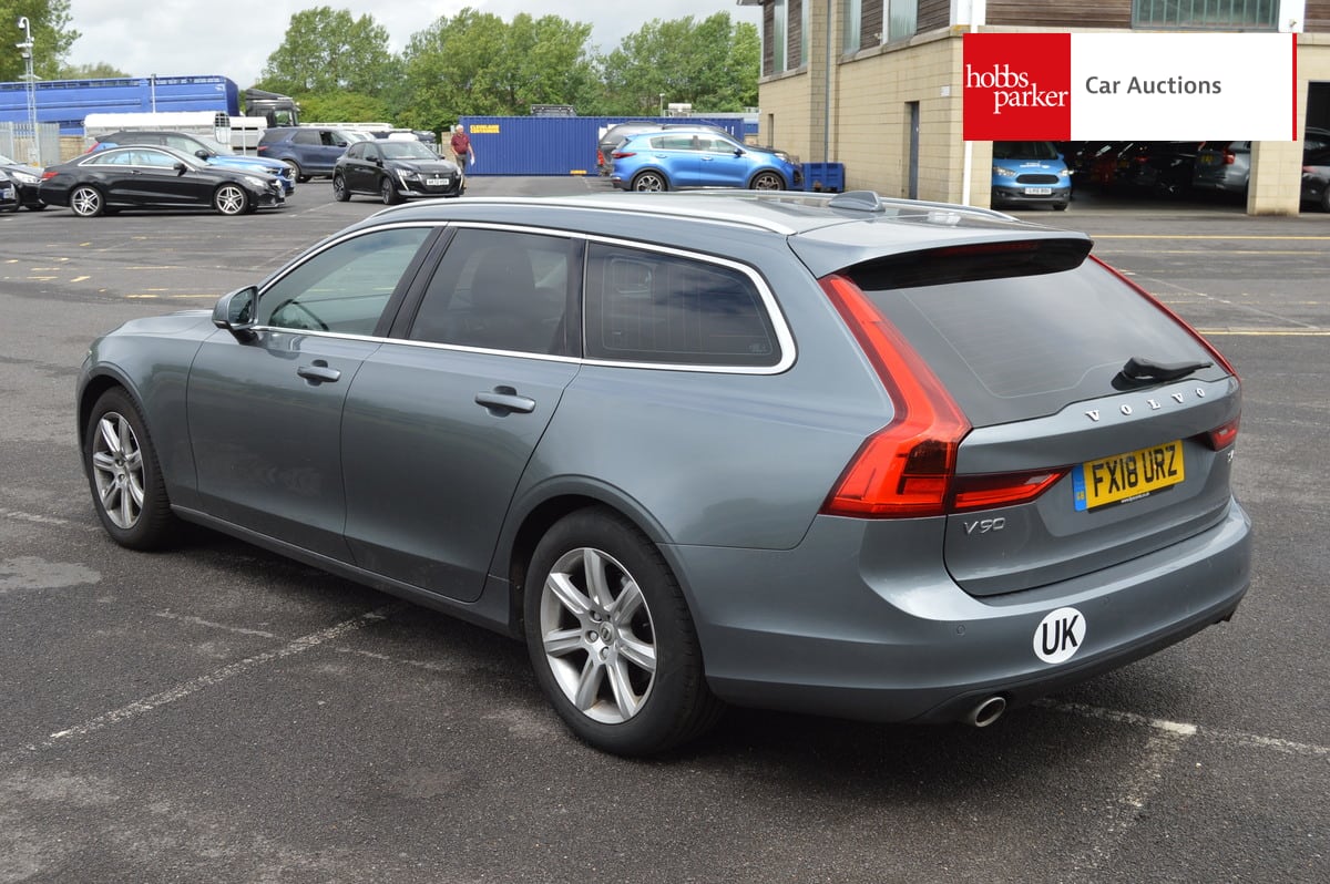 VOLVO V90 MOMENTUM D4 AUTO image 5