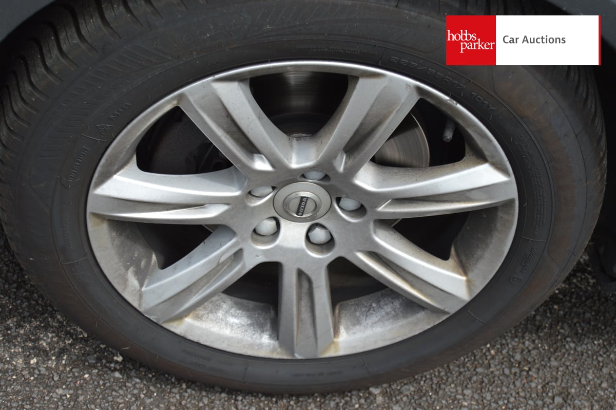 VOLVO V90 MOMENTUM D4 AUTO image 9
