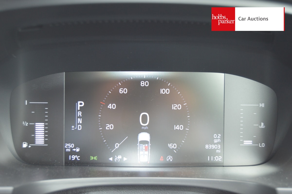 VOLVO V90 MOMENTUM D4 AUTO image 17