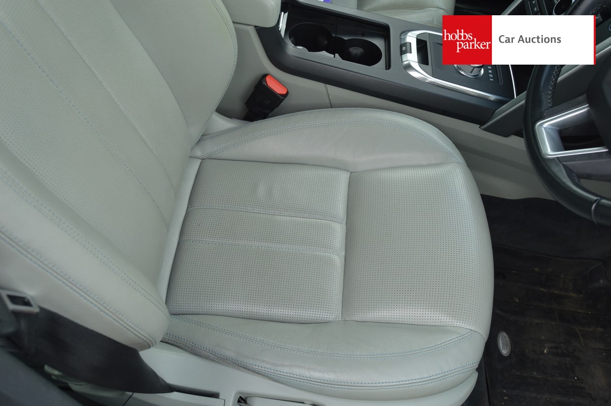 LAND ROVER DISCOVERY SPORT SE TECH TD4 A image 16