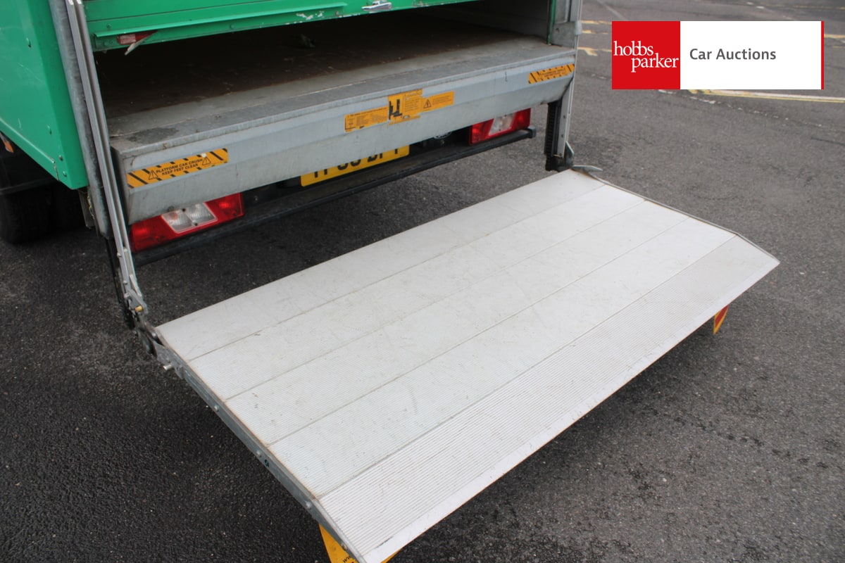 FORD TRANSIT 350 image 12