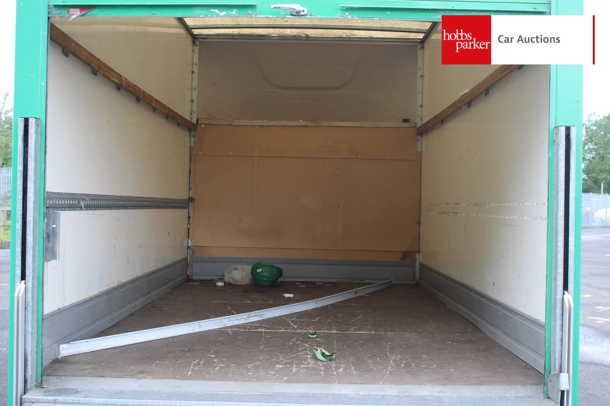FORD TRANSIT 350 image 13