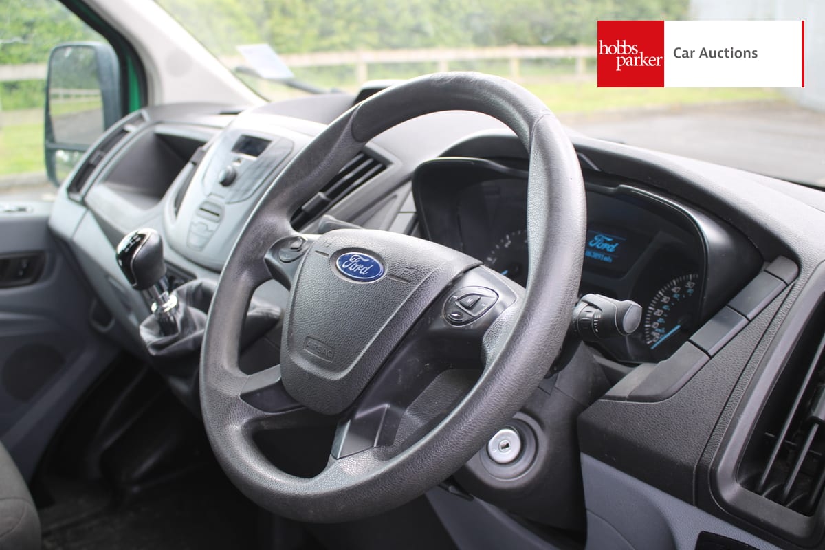 FORD TRANSIT 350 image 25
