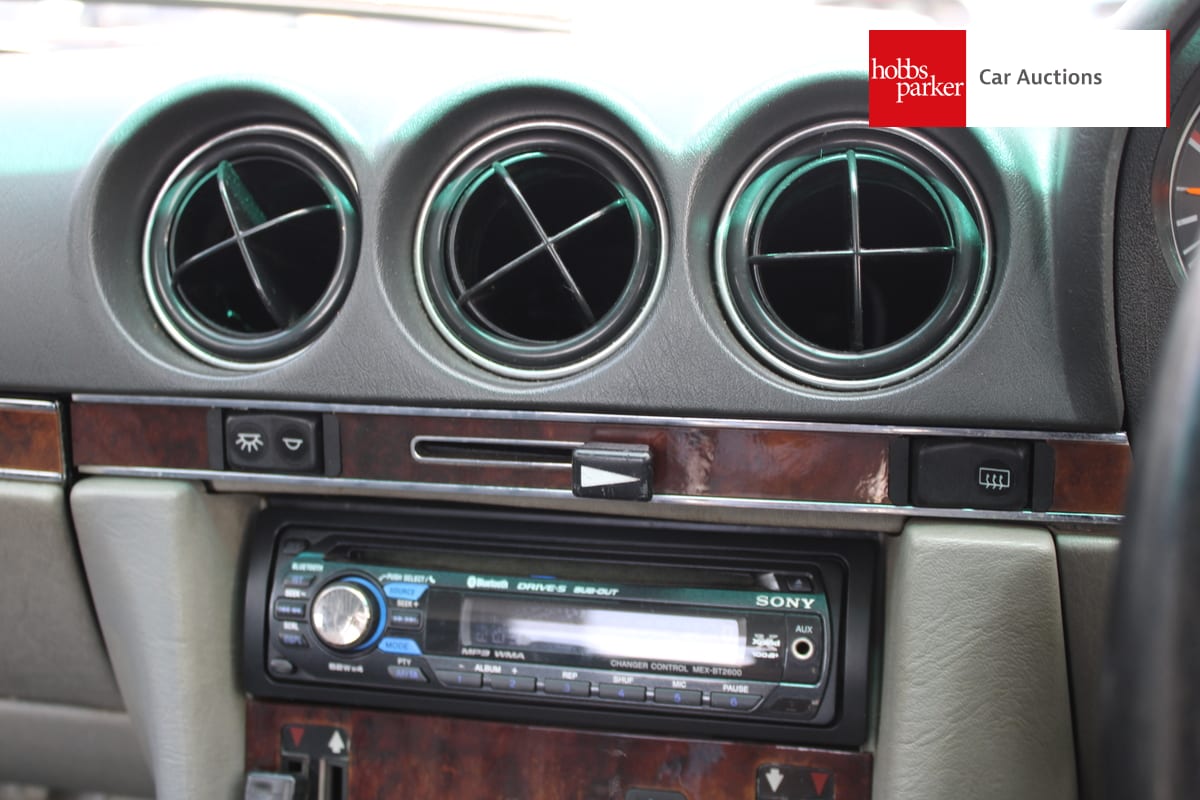 MERCEDES 300 SL R107 image 28