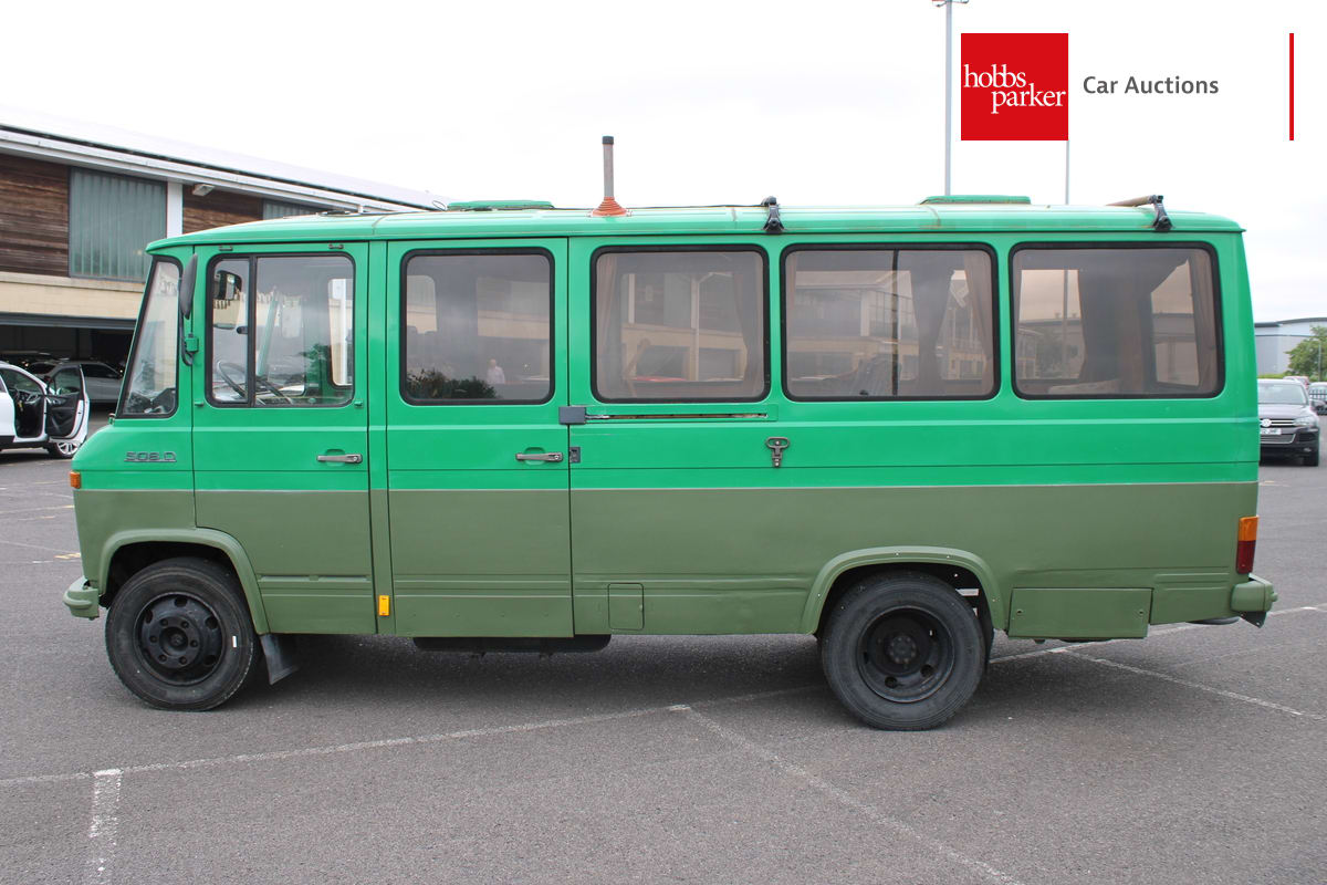 MERCEDES 508D CAMPER image 6