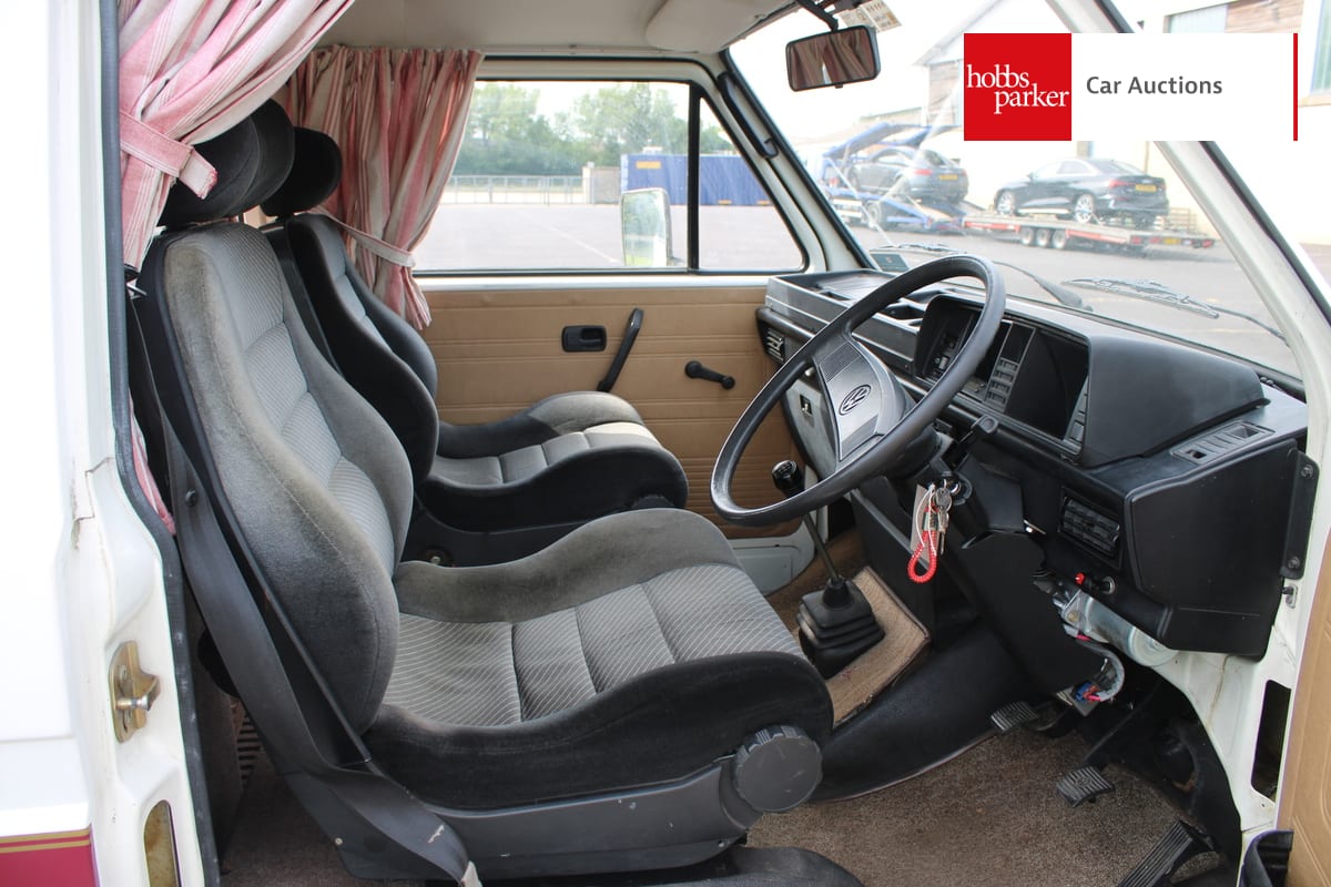 VOLKSWAGEN T25 AUTO SLEEPER TRIDENT image 15