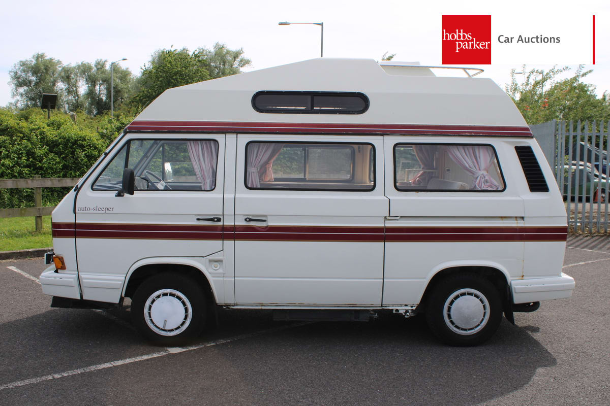 VOLKSWAGEN T25 AUTO SLEEPER TRIDENT image 6