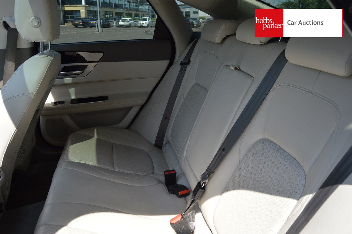 JAGUAR XF PRESTIGE D AUTO image 14