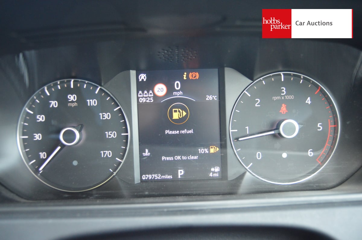 LAND ROVER RANGE ROVER VELAR S D180 AUTO image 17