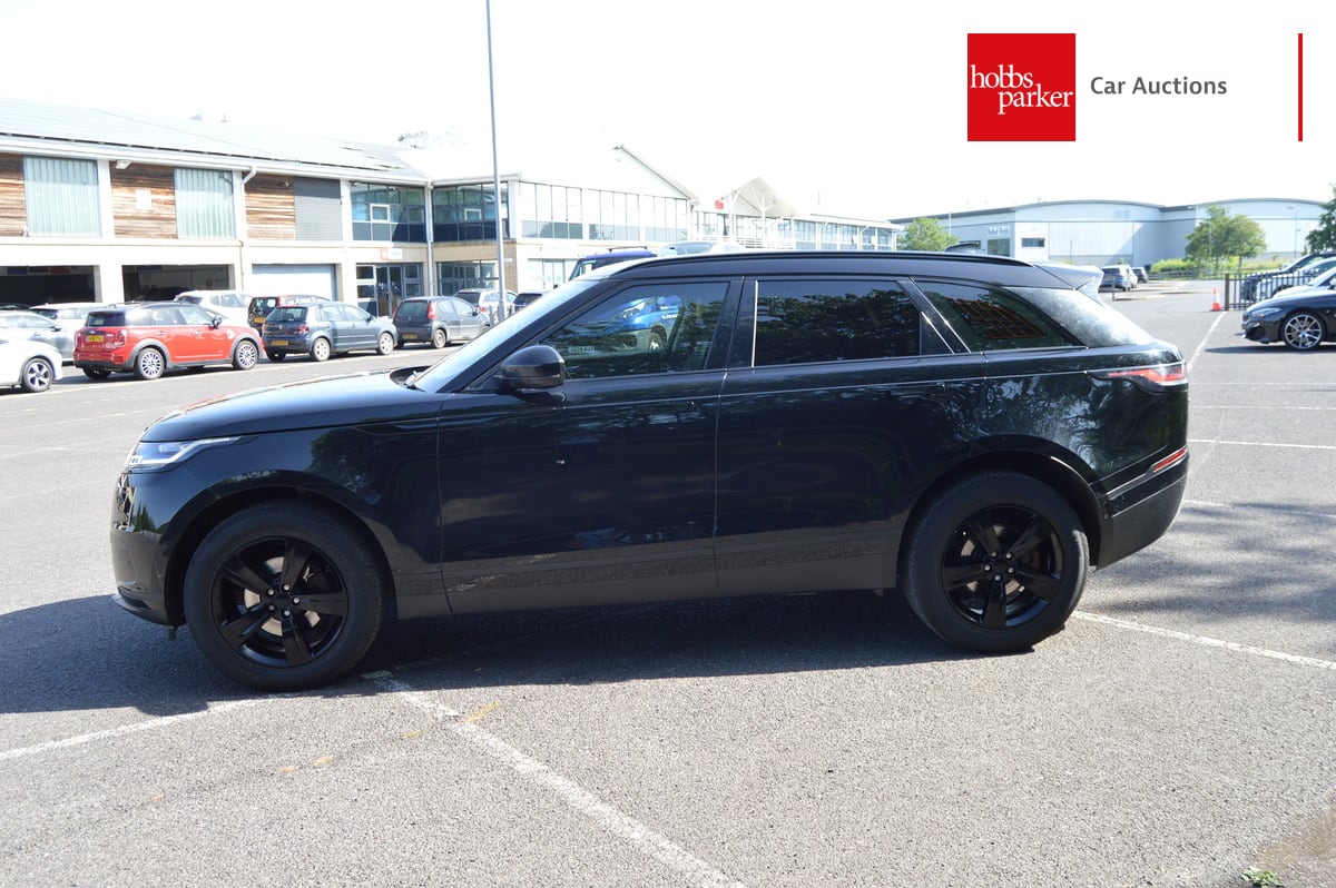 LAND ROVER RANGE ROVER VELAR S D180 AUTO image 6