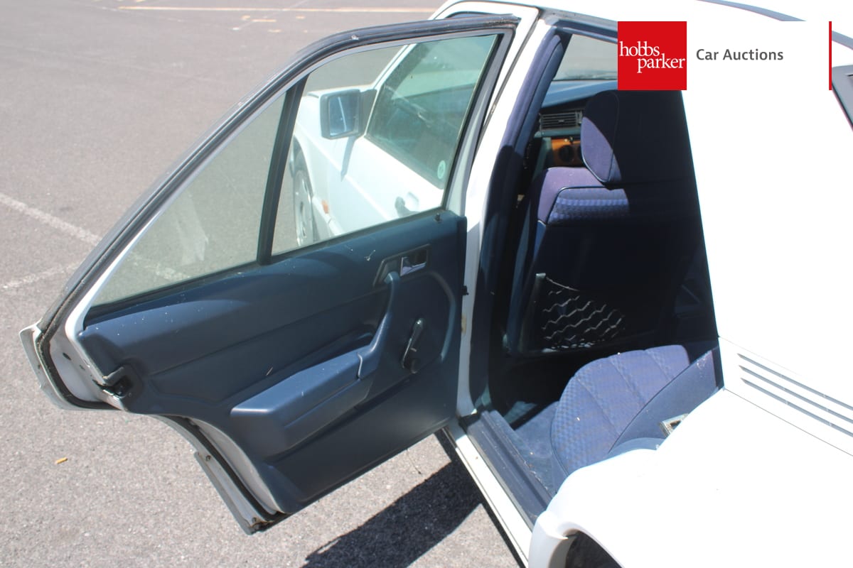 MERCEDES 190E image 16