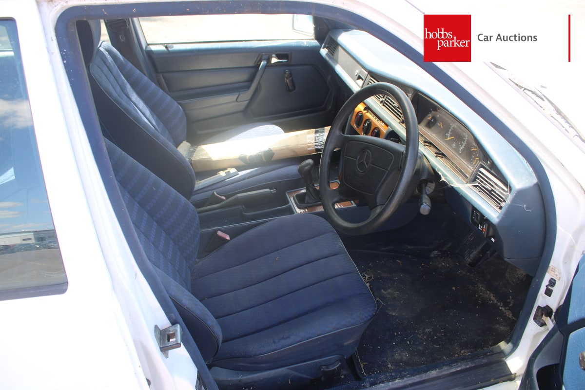MERCEDES 190E image 21