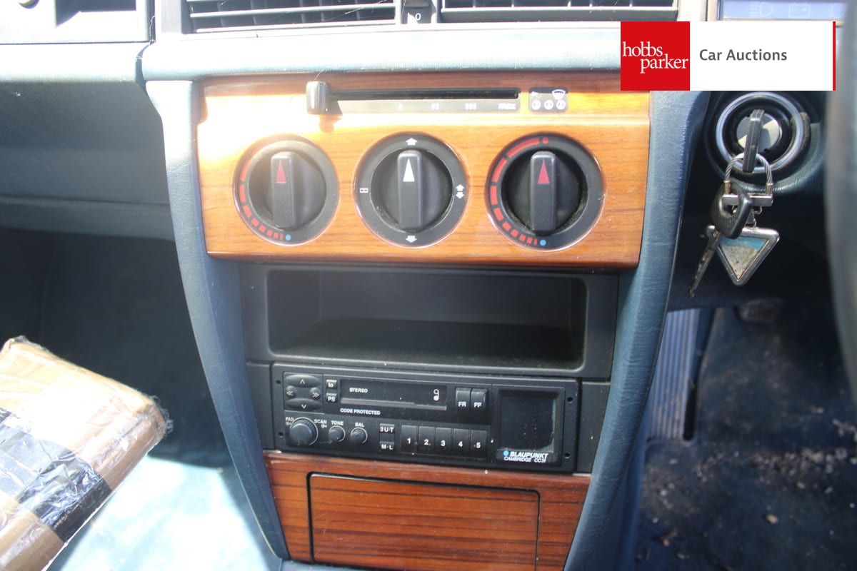 MERCEDES 190E image 25