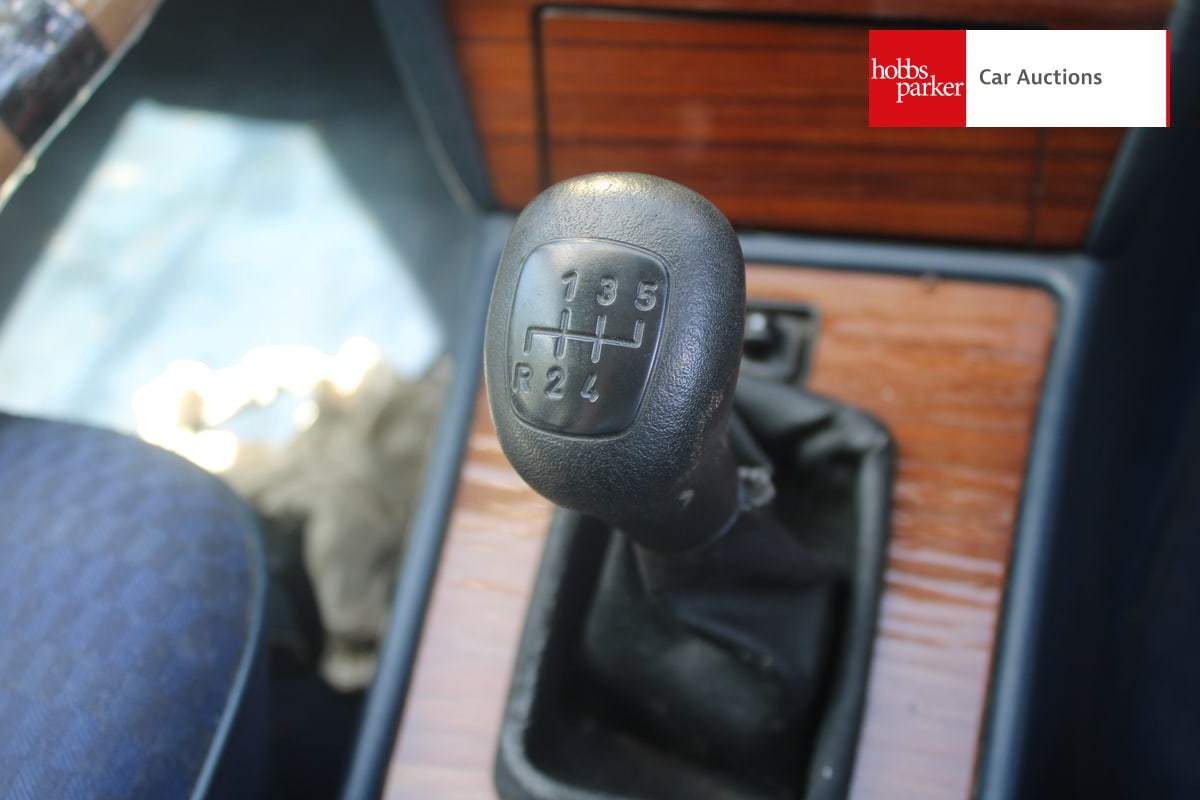 MERCEDES 190E image 26