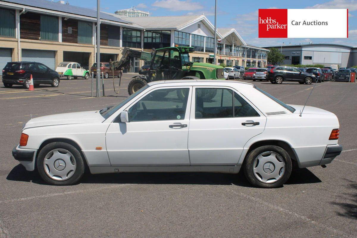 MERCEDES 190E image 6