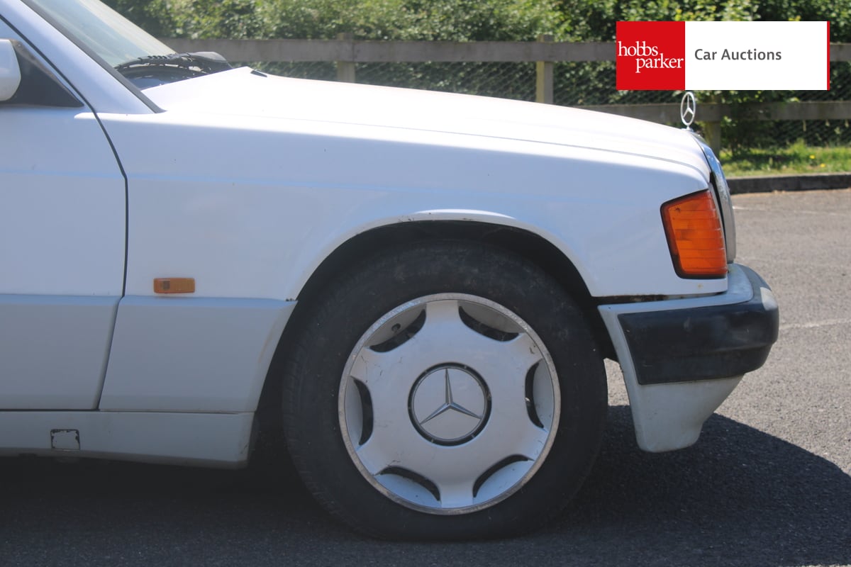 MERCEDES 190E image 9
