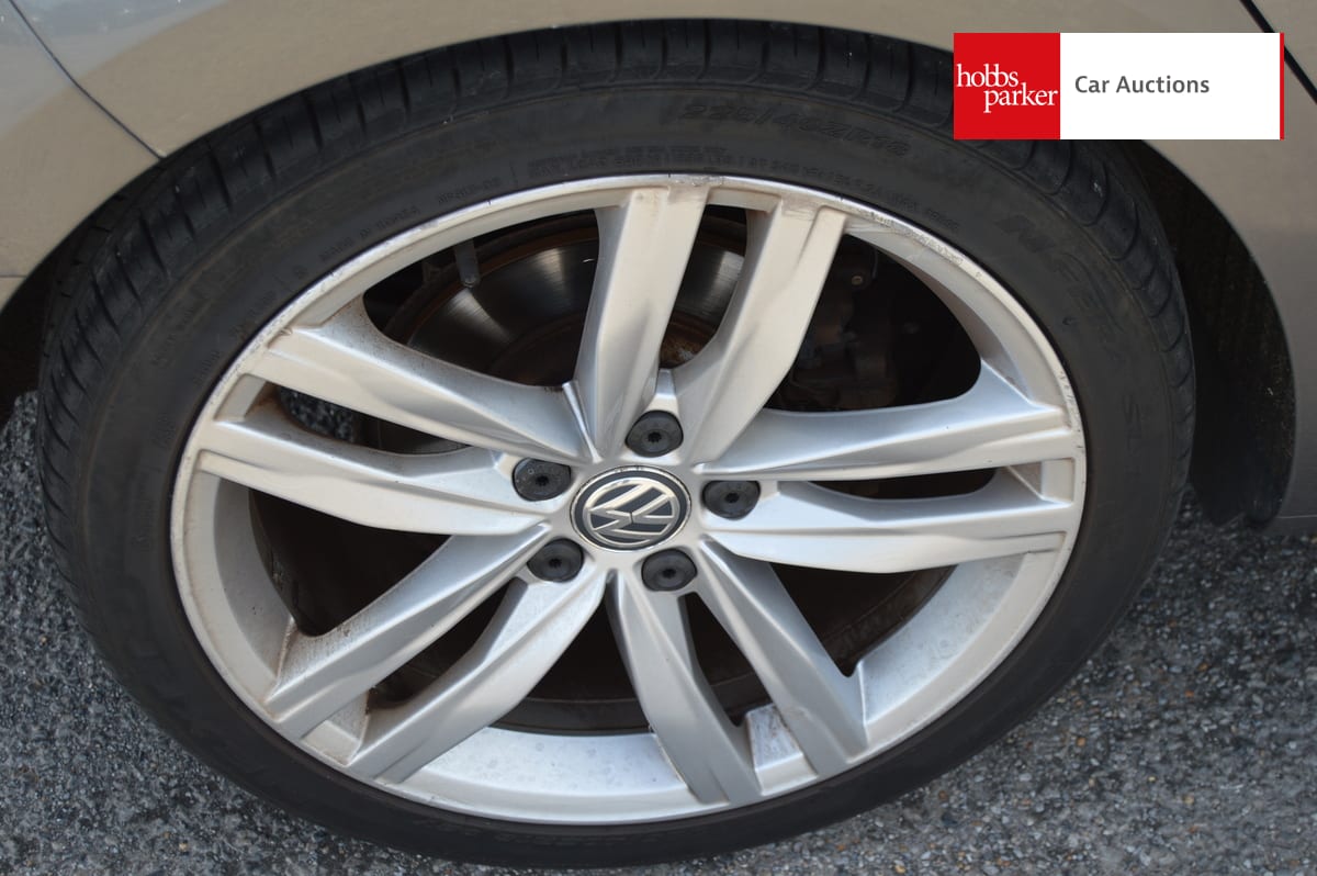 VOLKSWAGEN GOLF GT EDITION TDI BMT S-A image 11