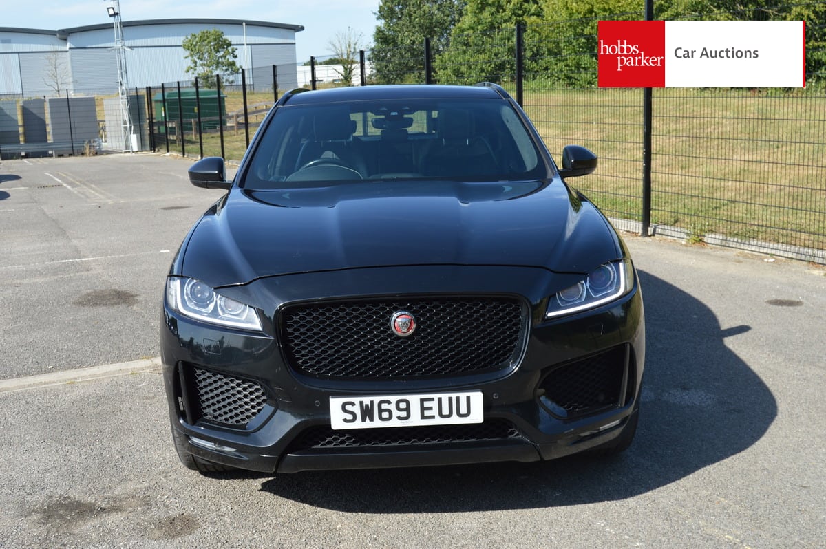 JAGUAR F-PACE CHEQUERED FLAG AWD image 8