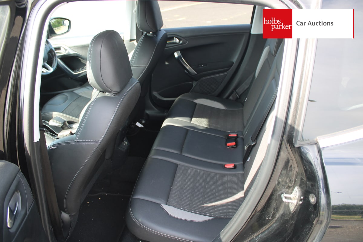 PEUGEOT 2008 ALLURE BLUE HDI image 14