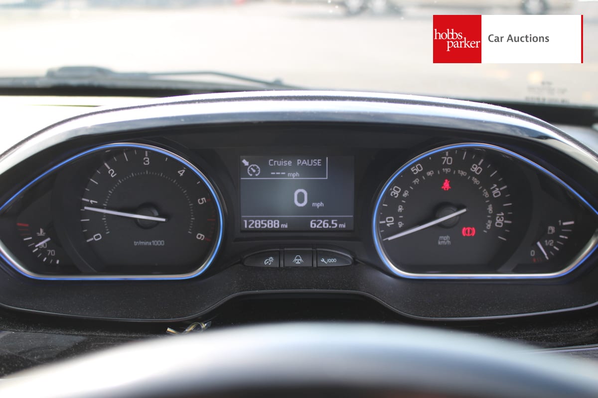 PEUGEOT 2008 ALLURE BLUE HDI image 16