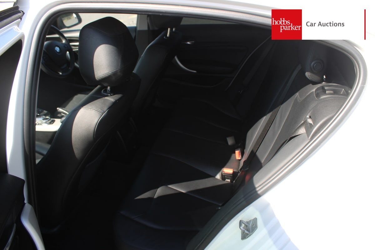BMW 118I SE BUSINESS AUTO image 14