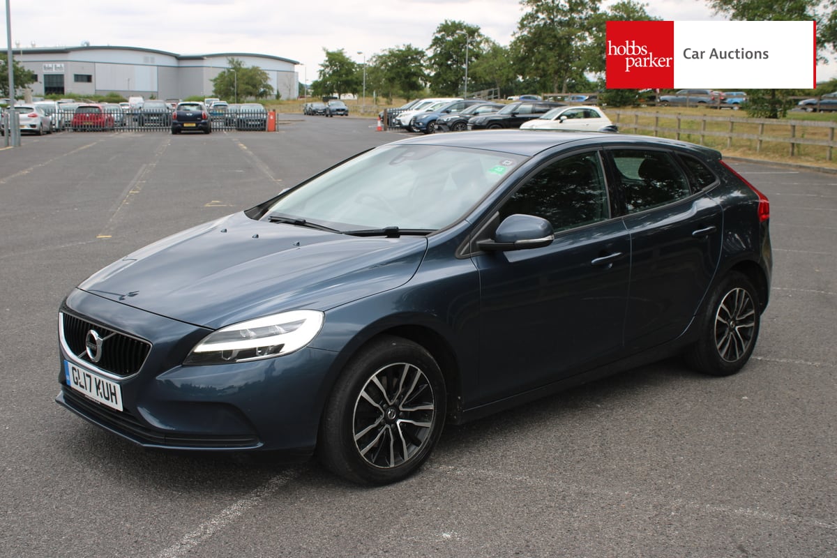 VOLVO V40 MOMENTUM T2 image 7