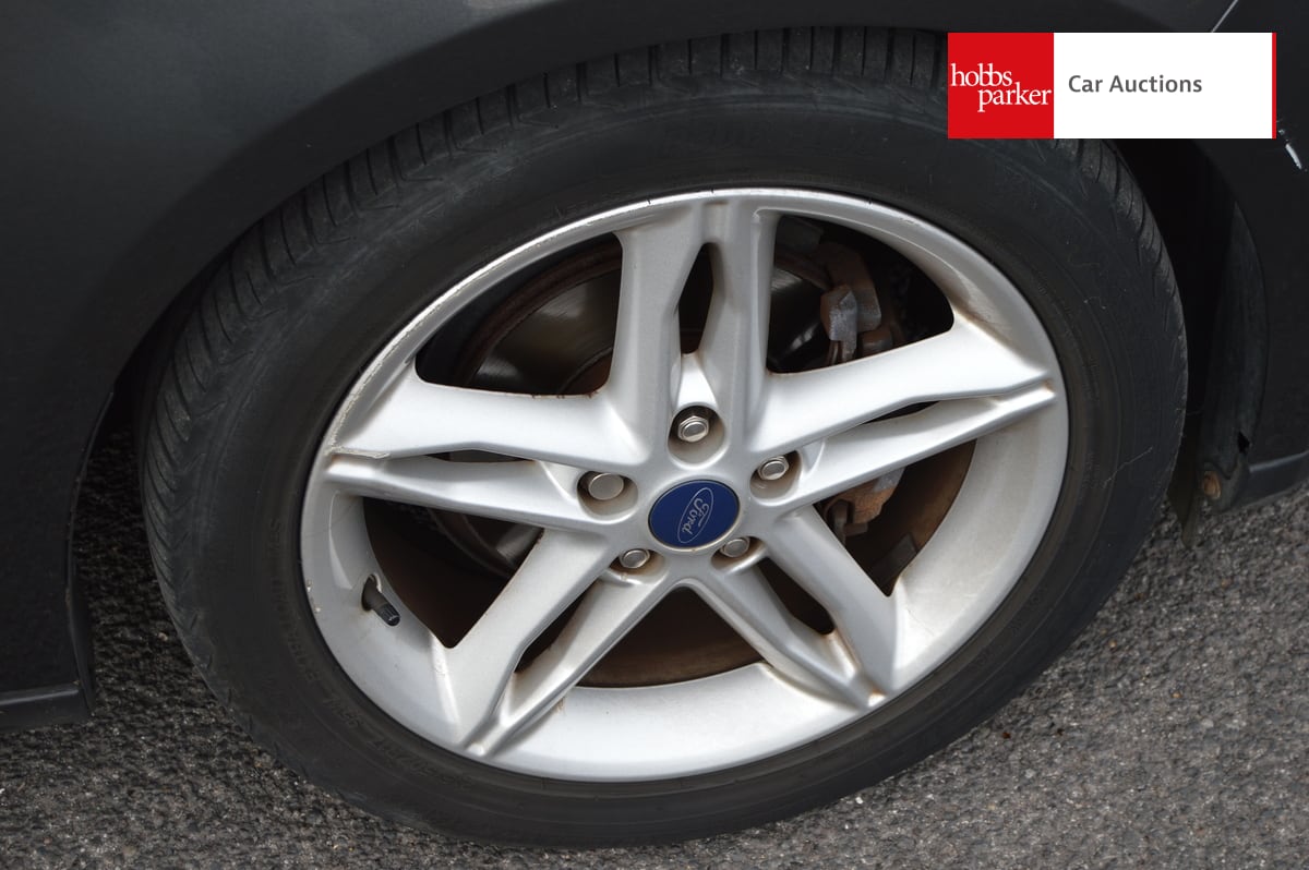 FORD FOCUS ZETEC TDCI AUTO image 12