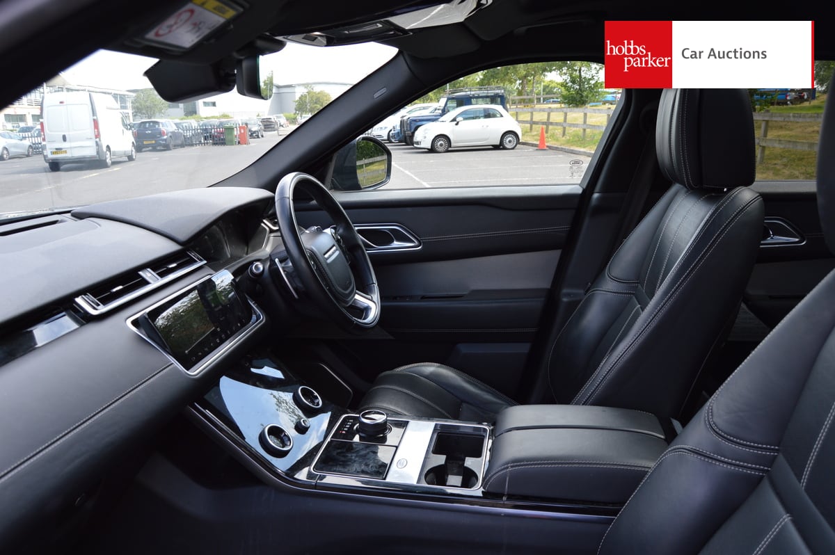 LAND ROVER RANGE ROVER VELAR R-DYN HSE P300  A image 9