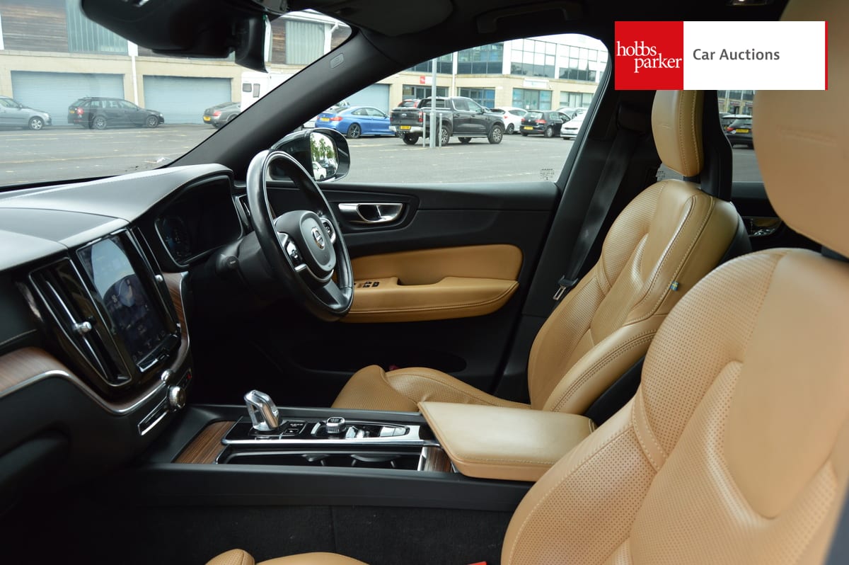 VOLVO XC60 INSCRPT PRO T8 PHEV image 13