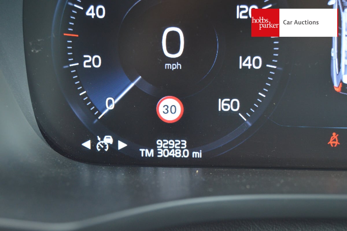 VOLVO XC60 INSCRPT PRO T8 PHEV image 16