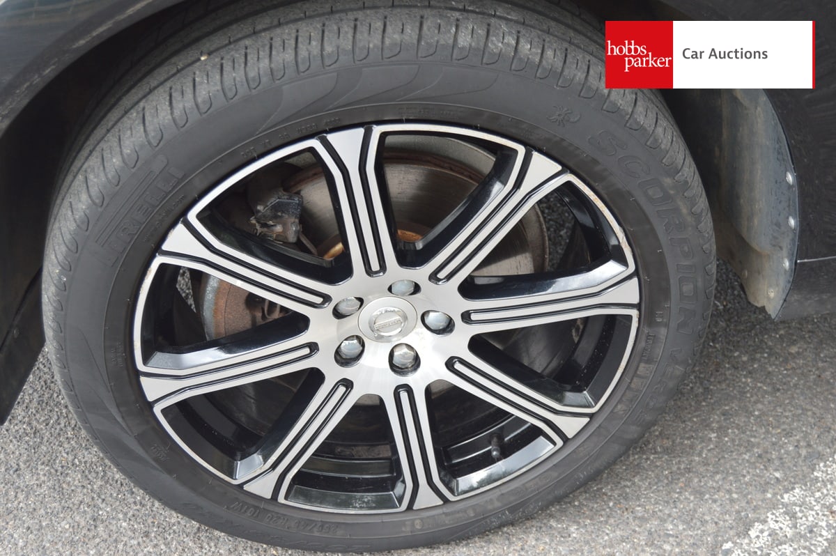 VOLVO XC60 INSCRPT PRO T8 PHEV image 9
