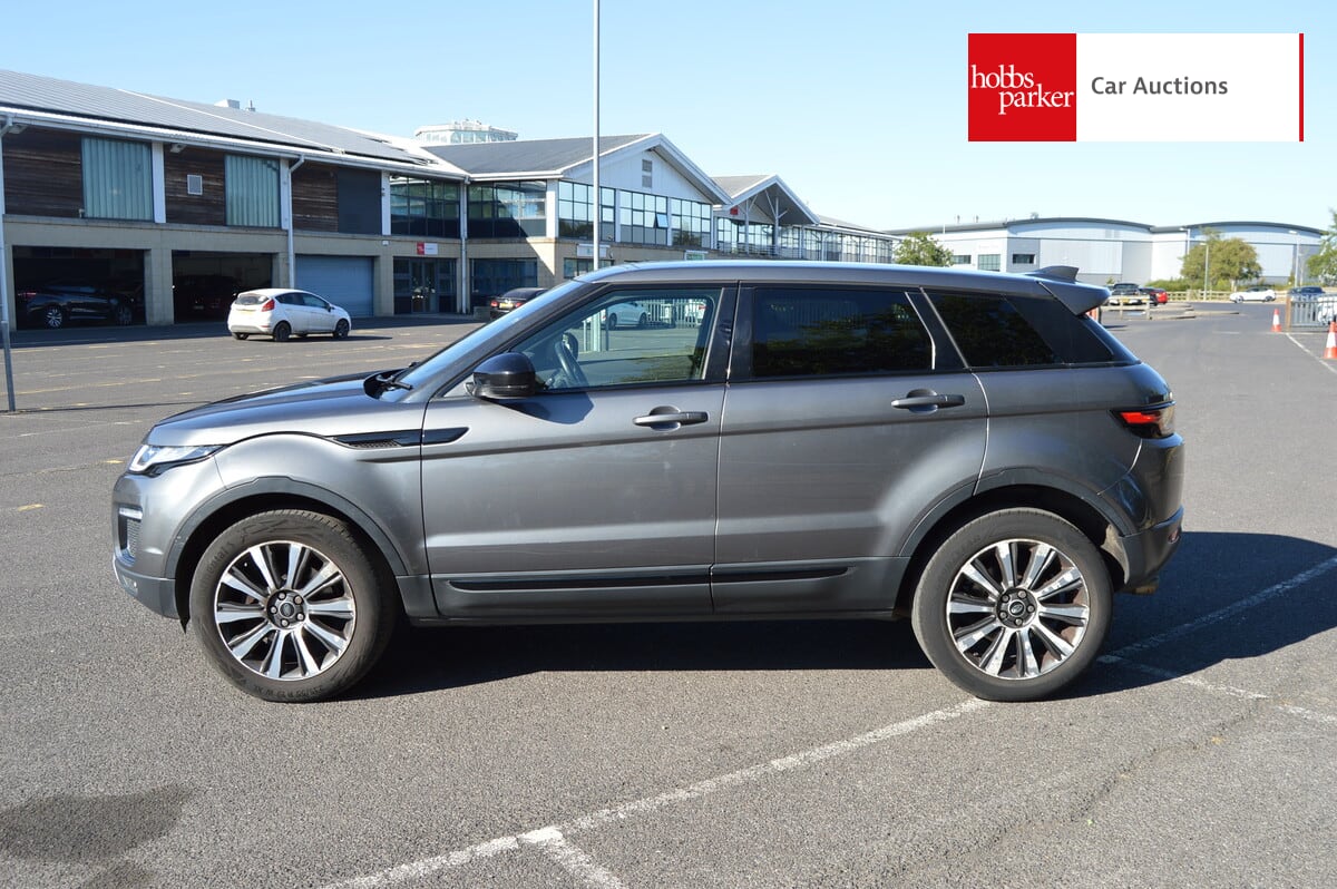 LAND ROVER R ROVER EVOQUE SE TECH TD image 6