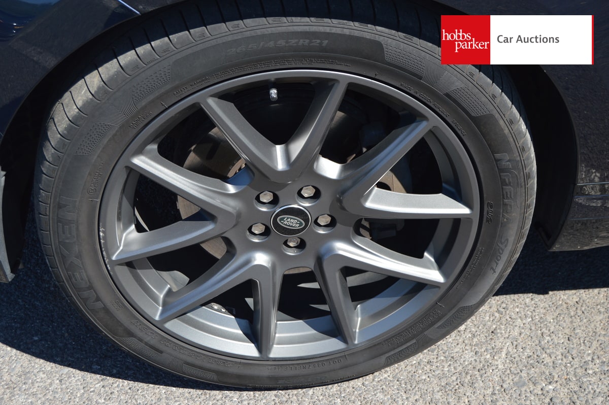 LAND ROVER RANGE ROVER VELAR R-DYN H image 9
