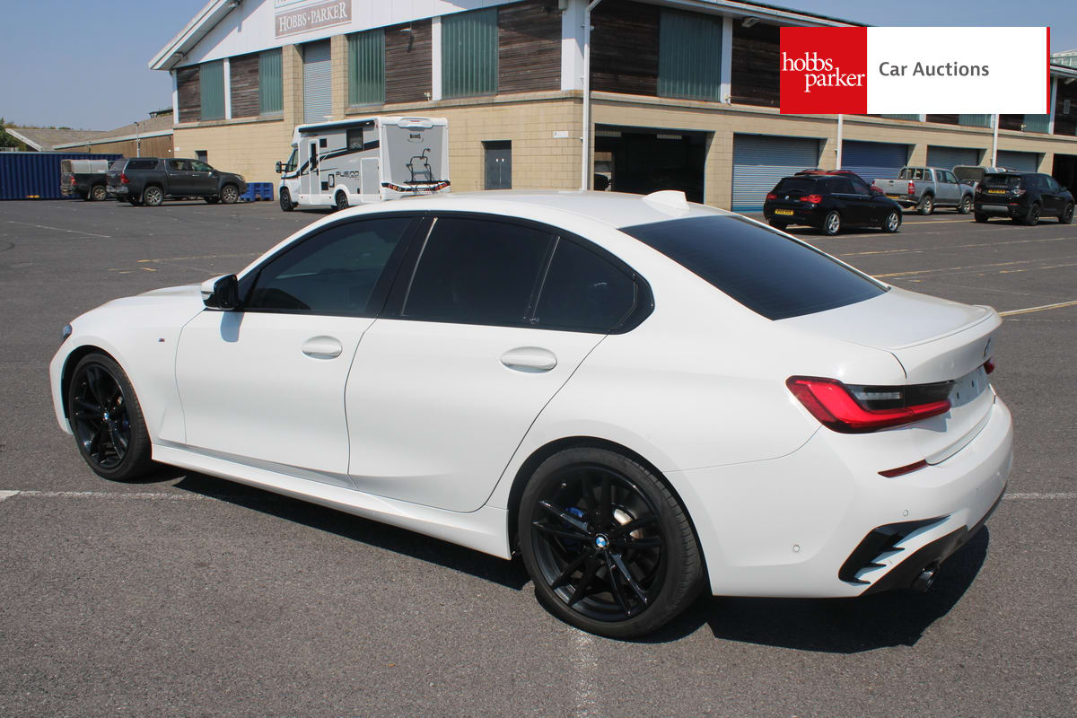 BMW 320I M SPORT AUTO image 5
