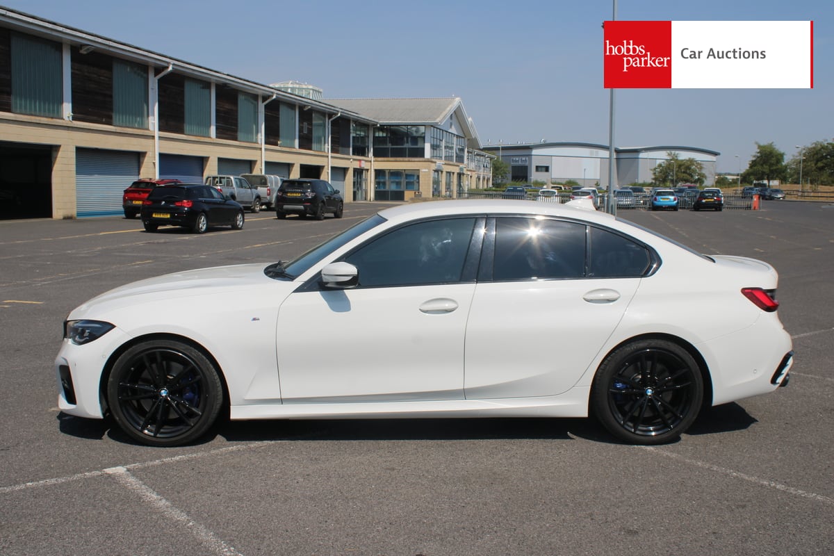 BMW 320I M SPORT AUTO image 6