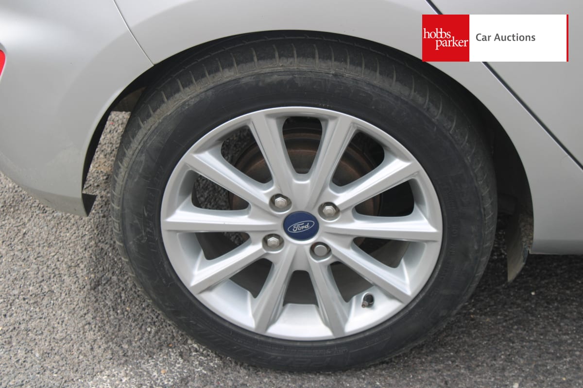 FORD FIESTA TITANIUM TURBO MHEV image 10