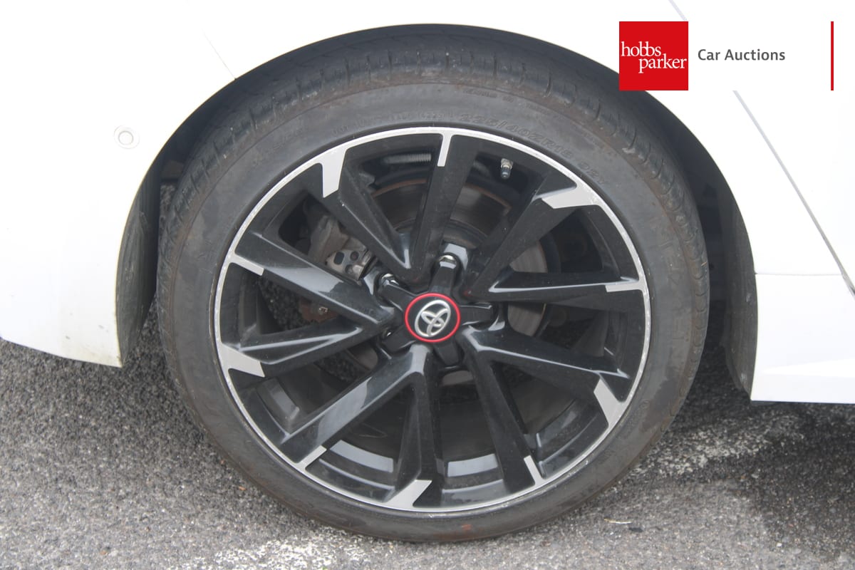 TOYOTA COROLLA GR SPORT HEV CVT image 10