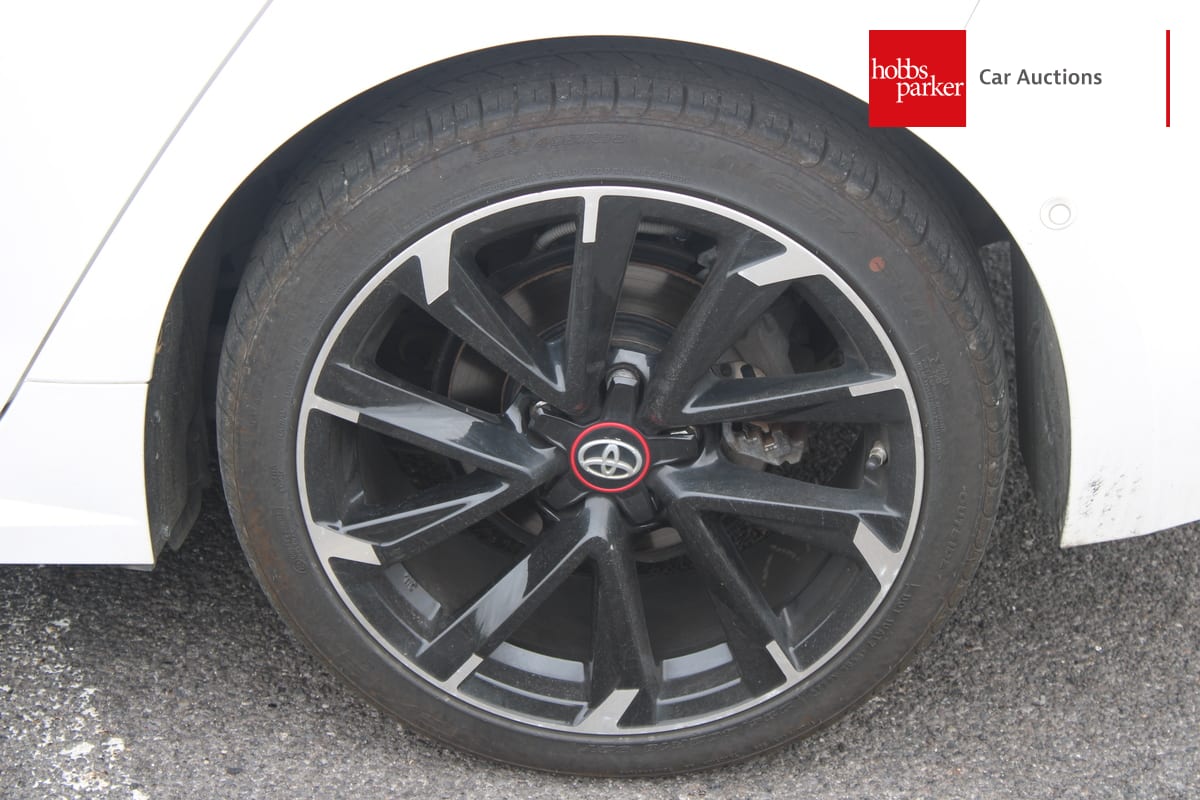 TOYOTA COROLLA GR SPORT HEV CVT image 11